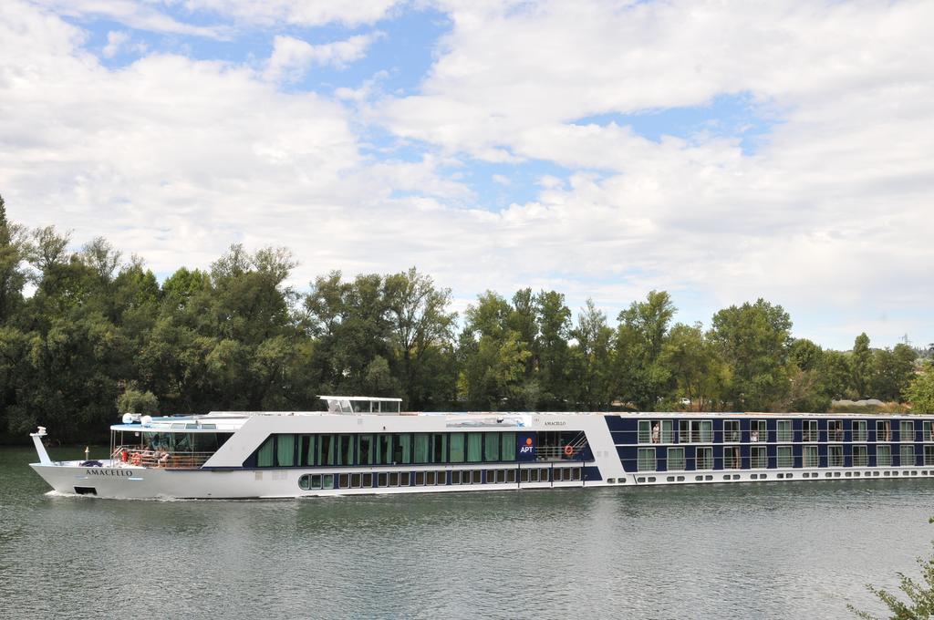 O2 Saone Hotel Reyrieux Екстериор снимка